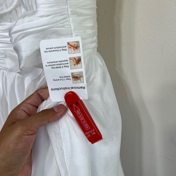 Ieena Mac Duggal 48952D White Ruffled Shoulder Short Dress 10 NEW - Picture 5 of 11